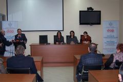 Ministrja Milena Harito takim me studente te Universitetit te Elbasanit, Uniel