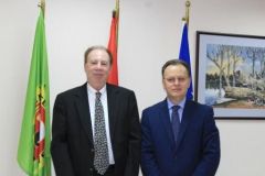 Pedagogu i SUNY Fredonia, SHBA, vjen në UE pas firmosjes së marrëveshjes së bashkëpunimit, Uniel