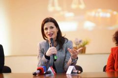 Ministri i Drejtësisë Znj.Etilda Gjonaj zhvillon bashkëbisedim me studentët dhe stafin akademik të FE ,UNIEL
