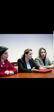  Zv/Kryeministri, Znj. Senida Mesi zhvillon bashkëbisedim me stafin dhe studentët e FE,UNIEL