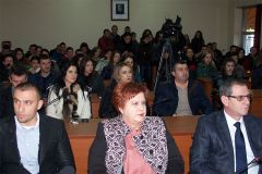 Ministrja Milena Harito takim me studente te Universitetit te Elbasanit, Uniel