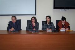 Ministrja Milena Harito takim me studente te Universitetit te Elbasanit, Uniel
