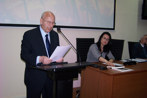 Konferencë e departamentit të Gjuhës në Universitetin e Elbasanit mbi veprimtarinë e Prof.Dr Remzi Përnaska 
