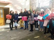 Askush nuk varfërohet duke dhuruar“ - aktivitet në ndihmë të familjeve në nevojë ,UNIEL