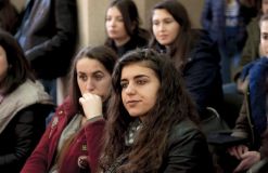  Zv/Kryeministri, Znj. Senida Mesi zhvillon bashkëbisedim me stafin dhe studentët e FE,UNIEL