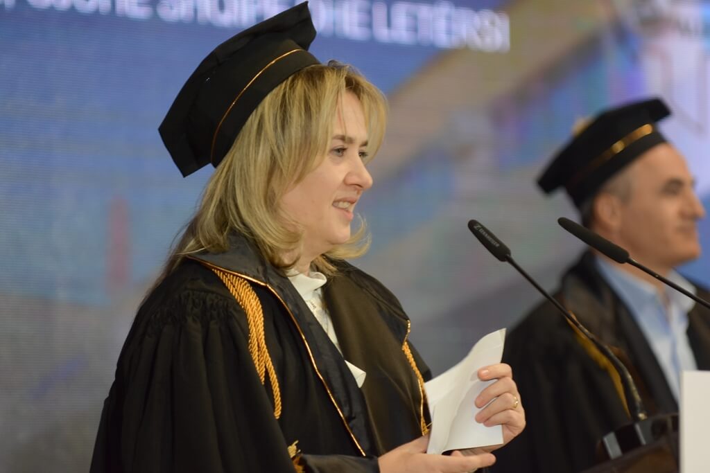 Universiteti i Elbasanit “Aleksandër Xhuvani” zhvilloi Ceremoninë e diplomimit të studentëve për vitin akademik 2018-2019, Uniel