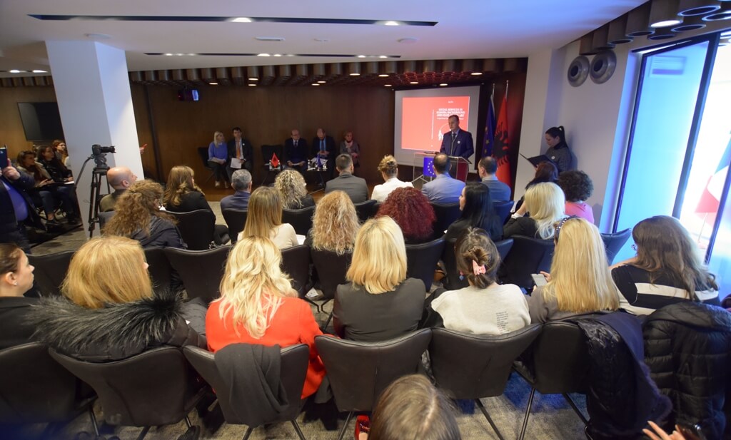 Universiteti i Elbasanit organizoi eventin për promovimin e librit “SOCIAL SERVICES IN ALBANIA: BACKGROUND AND STATE OF THE ART”, Uniel